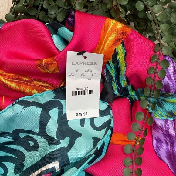 Express Scarf - Picture 3 of 3